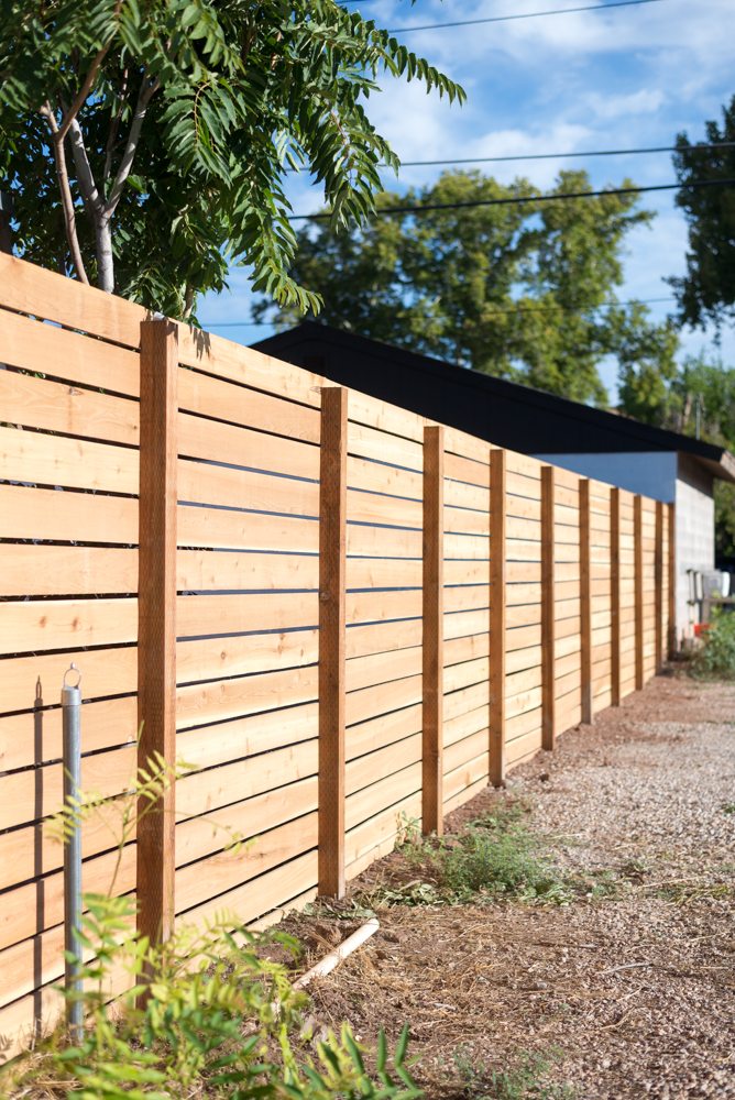 DIY-Horizontal-Slatted-Fence-12.jpg